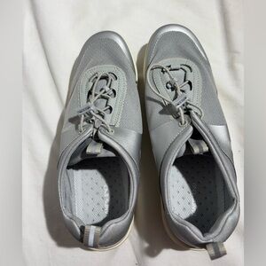 Lands End Light Gray Slip-On Athletic Water Sneakers Sz 7.5